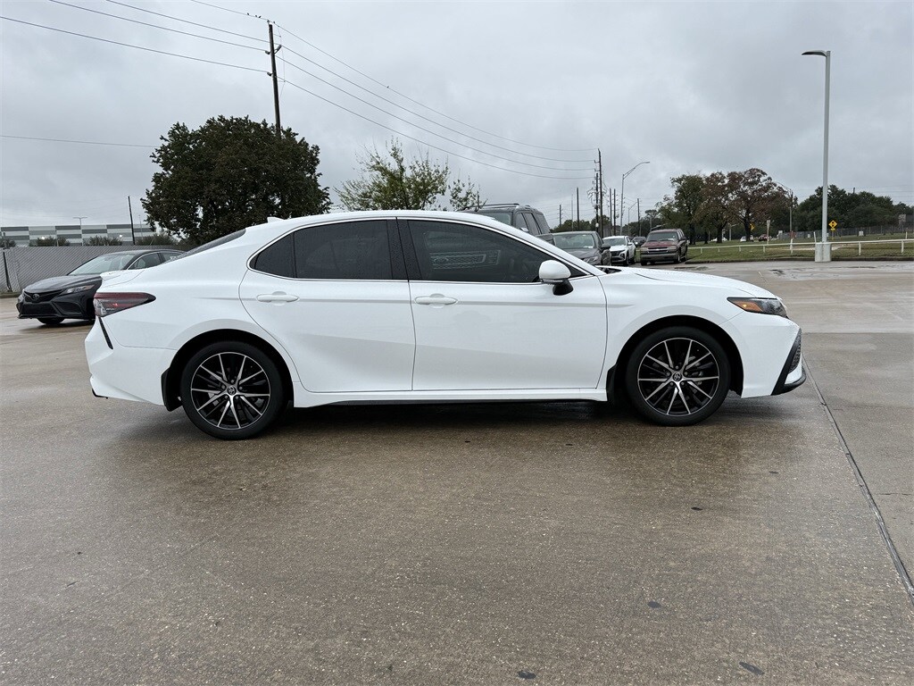 2024 Toyota Camry SE photo 3