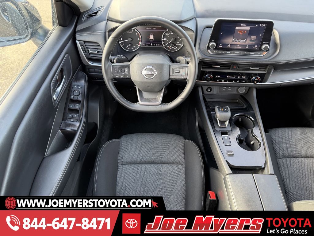 Used 2025 Super Black Nissan SV image 13