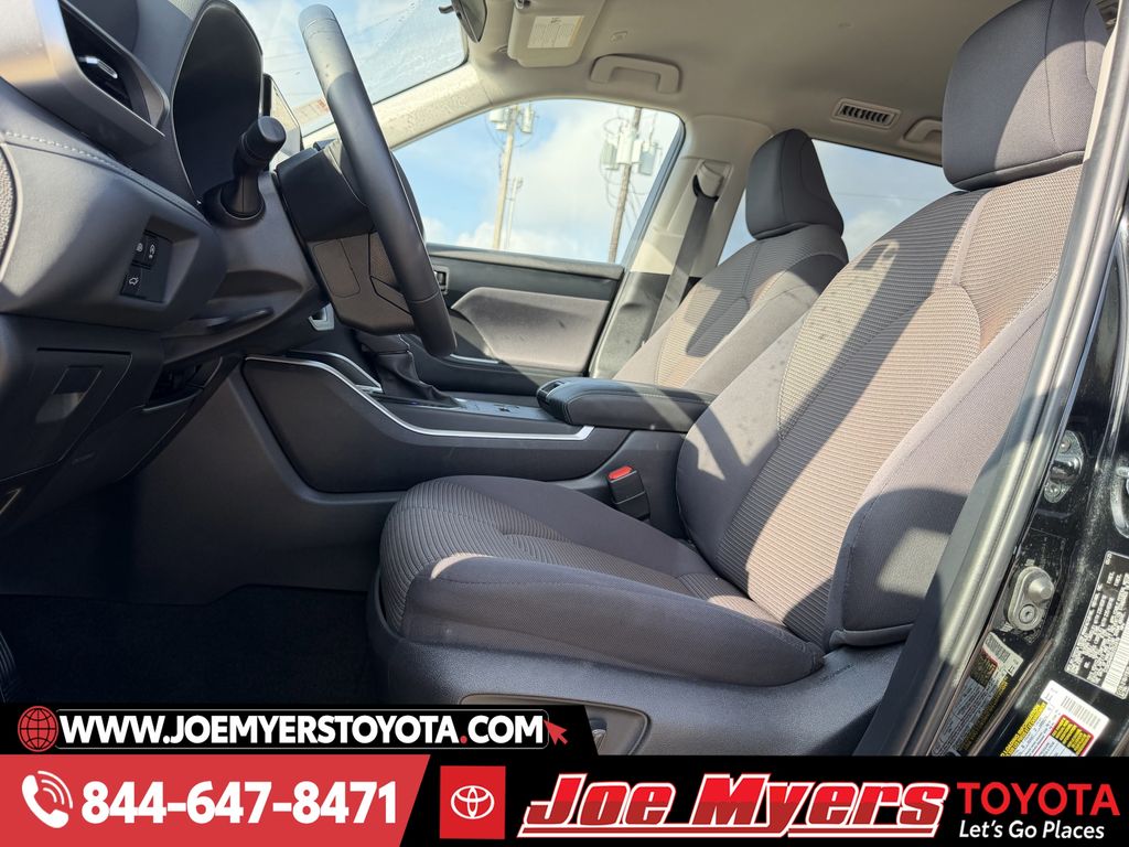 Used 2025 Midnight Black Metallic Toyota LE image 27