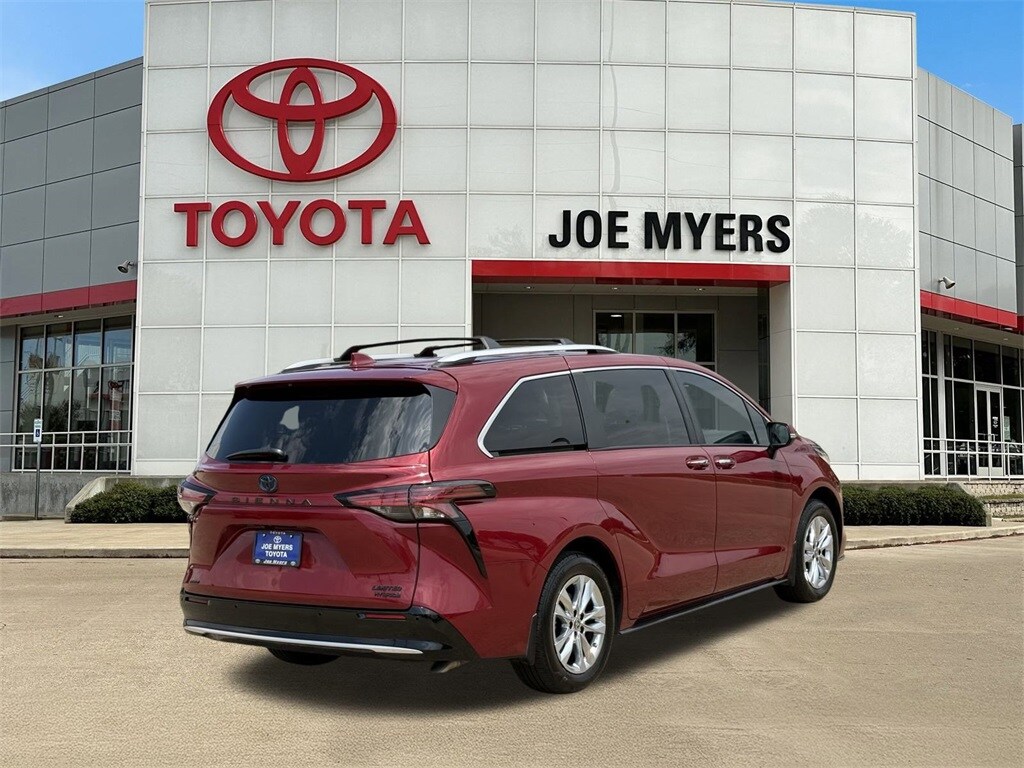 2024 Toyota Sienna Limited photo 4