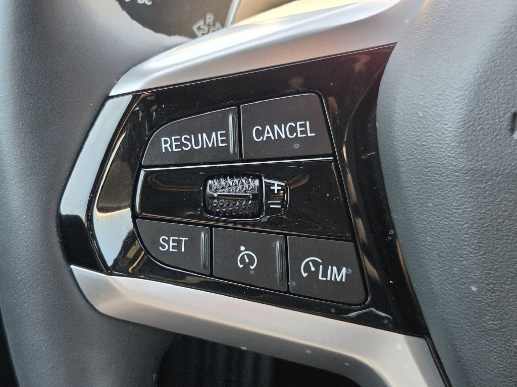 Used 2025 White Metallic BMW 330i image 23