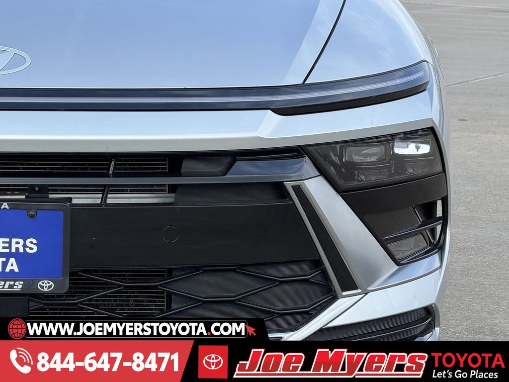 Used 2025 Aero Silver Hyundai SEL image 4