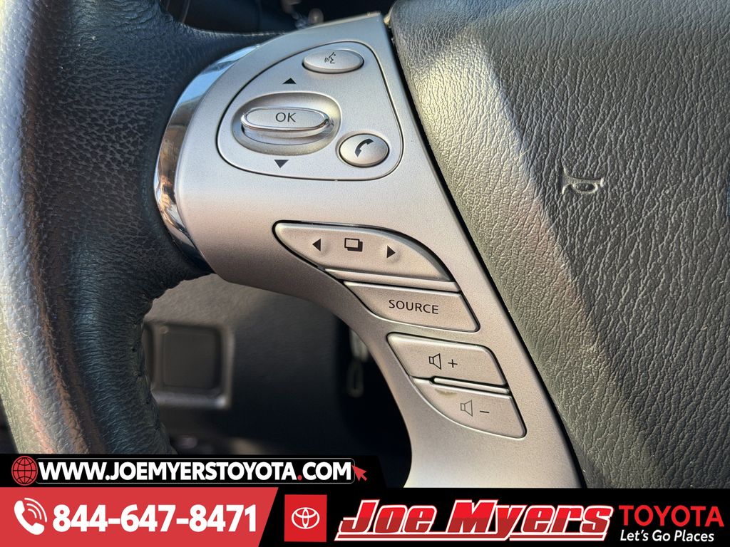 Used 2018 Cayenne Red Metallic Nissan Platinum image 24