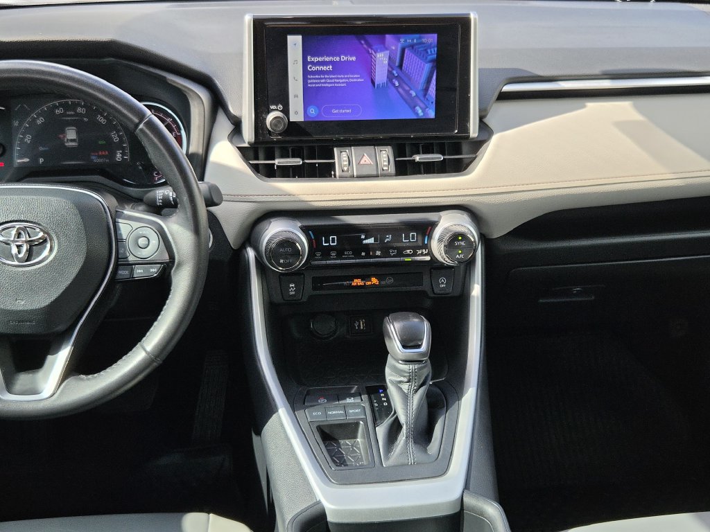 Used 2024 Silver Sky Metallic Toyota XLE Premium image 17