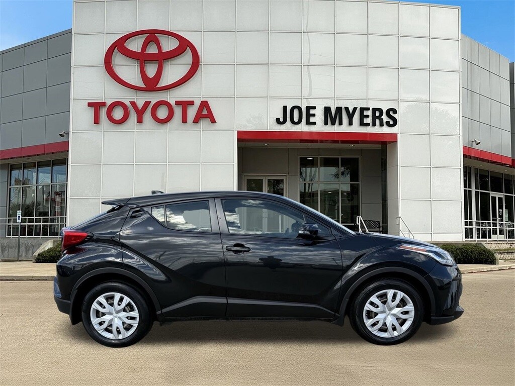 2021 Toyota C-HR LE photo 3