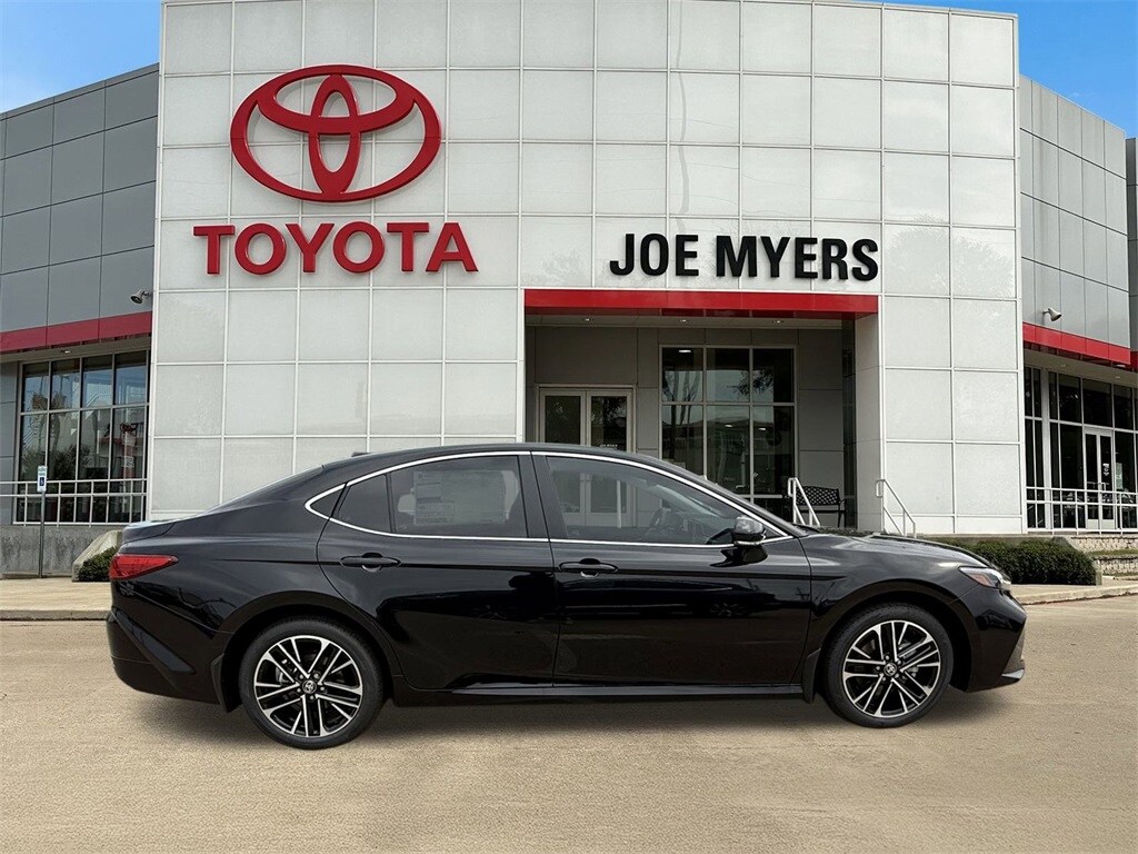 2026 Toyota Camry XLE photo 3