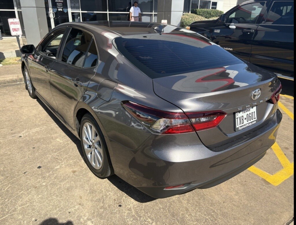 2023 Toyota Camry LE photo 3