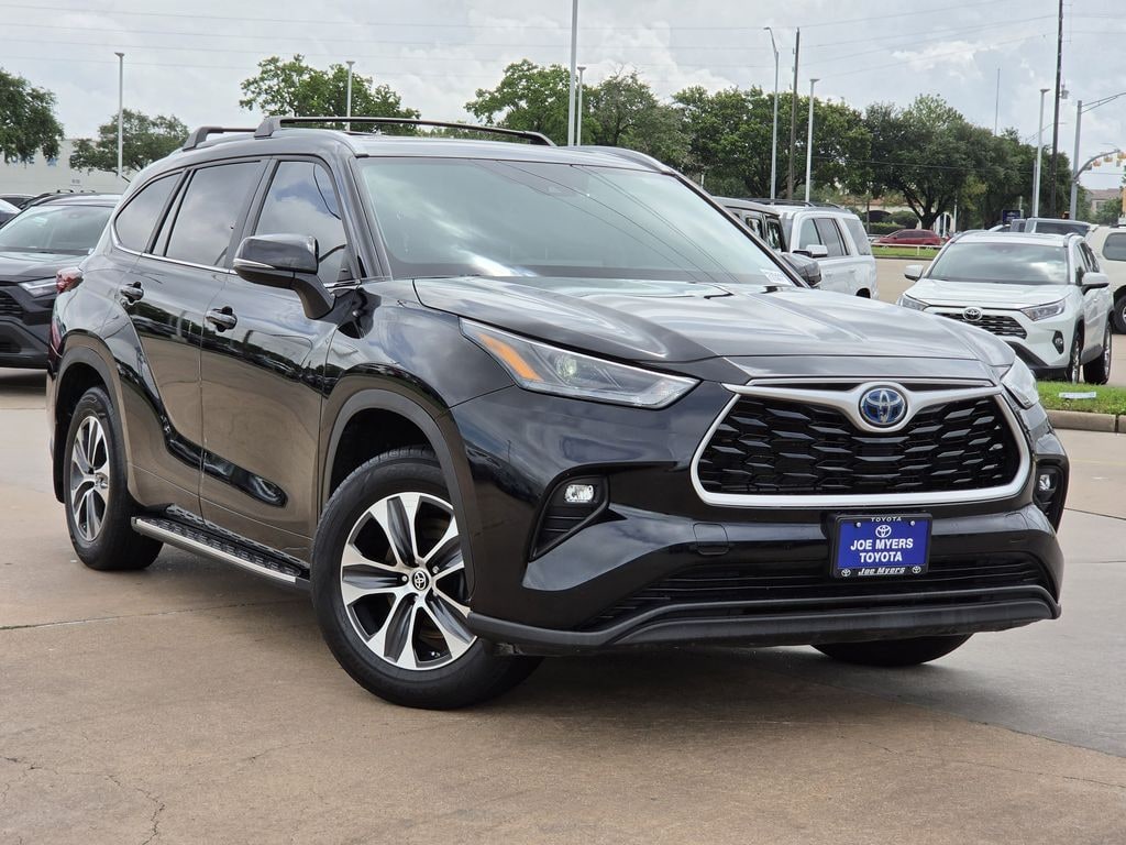 Used 2024 Toyota Highlander Hybrid XLE SUV