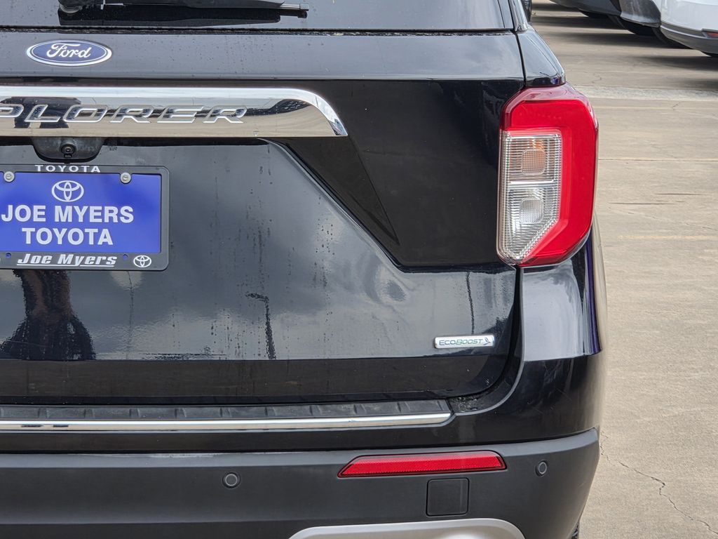 Used 2020 Black Metallic Ford Limited image 9