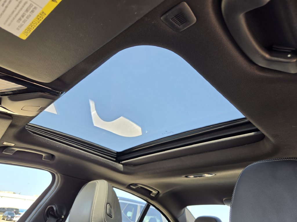 Used 2025 White Metallic BMW 330i image 28