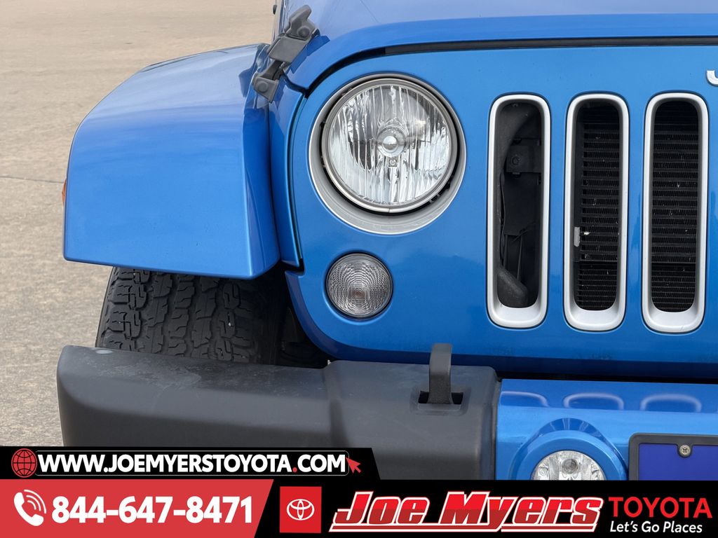 Used 2016 Hydro Blue Pearl Coat Jeep Unlimited Sahara image 5
