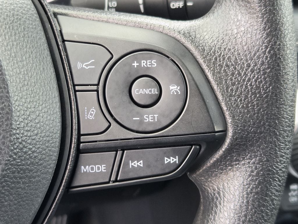 Used 2025 Silver Sky Metallic Toyota XLE image 23