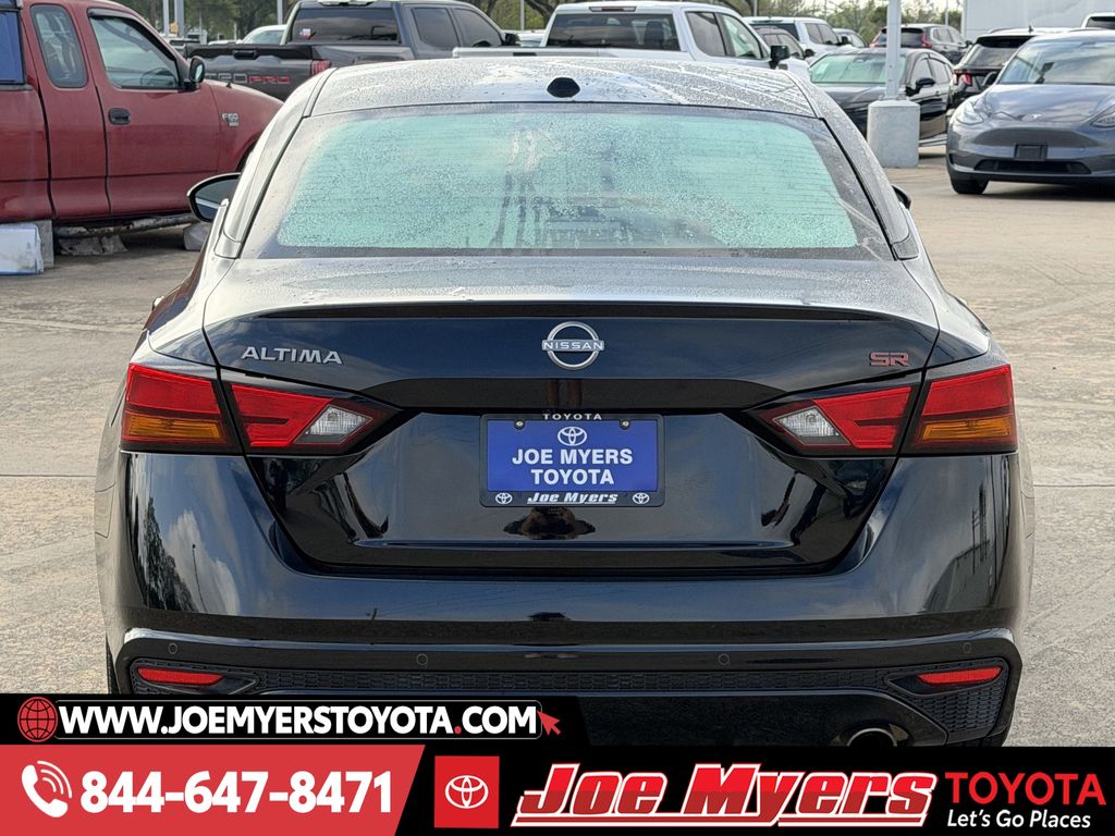 Used 2025 Super Black Clearcoat Nissan 2.5 SR image 8