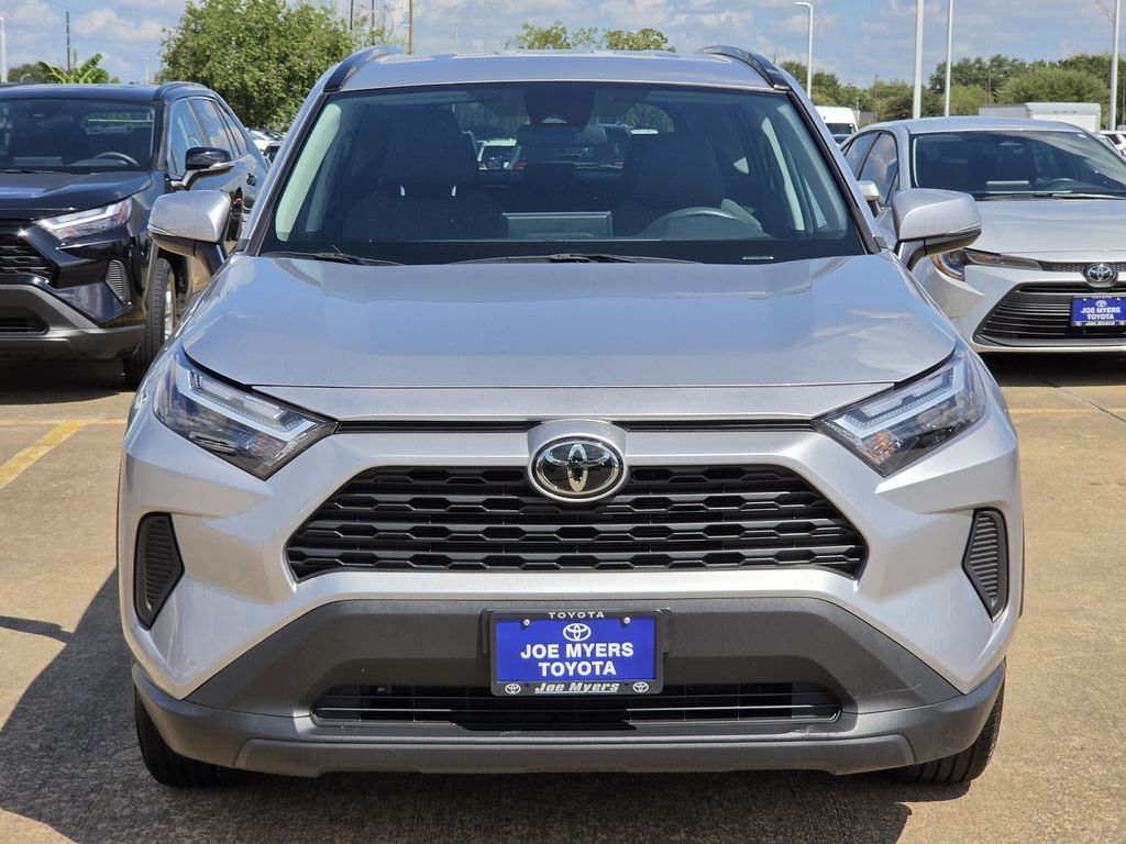 Used 2025 Silver Sky Metallic Toyota XLE image 3