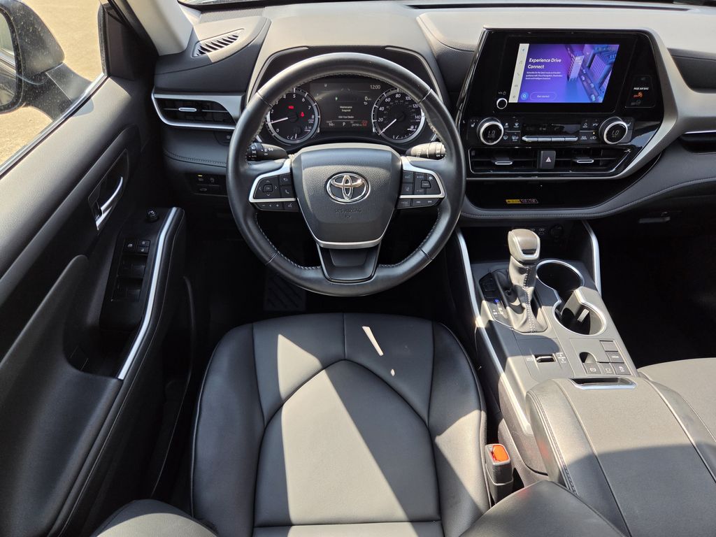 Used 2025 Midnight Black Metallic Toyota XLE image 14