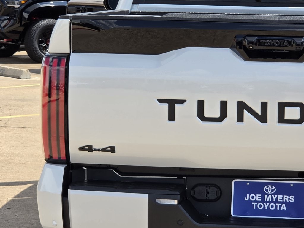 New 2026 Wind Chill Pearl Toyota Platinum image 10