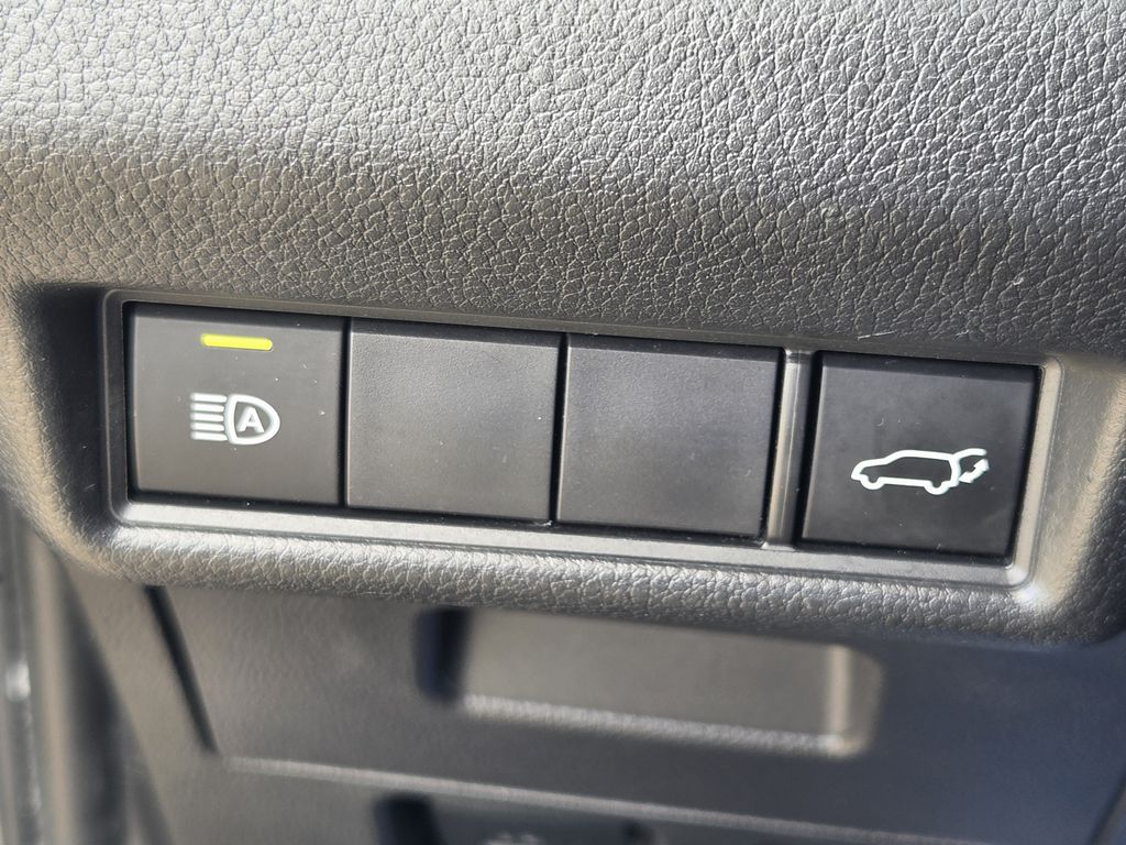 Used 2025 Cloud Toyota XLE image 25