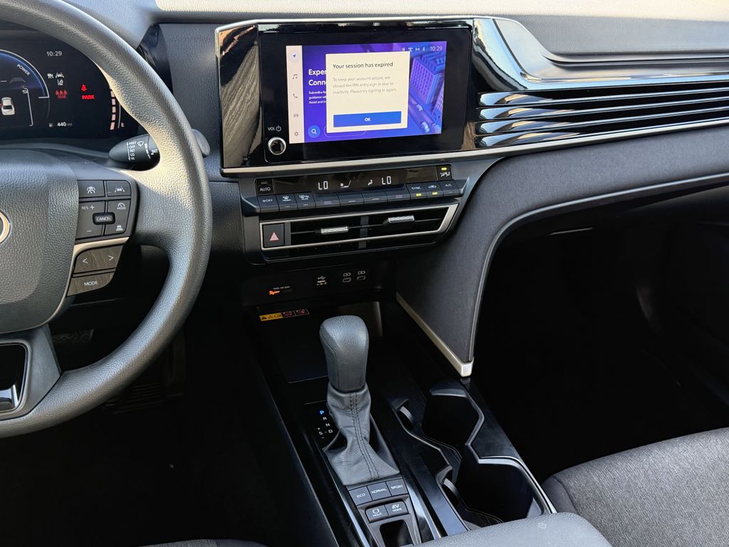 2025 Toyota Camry LE - Photo 17