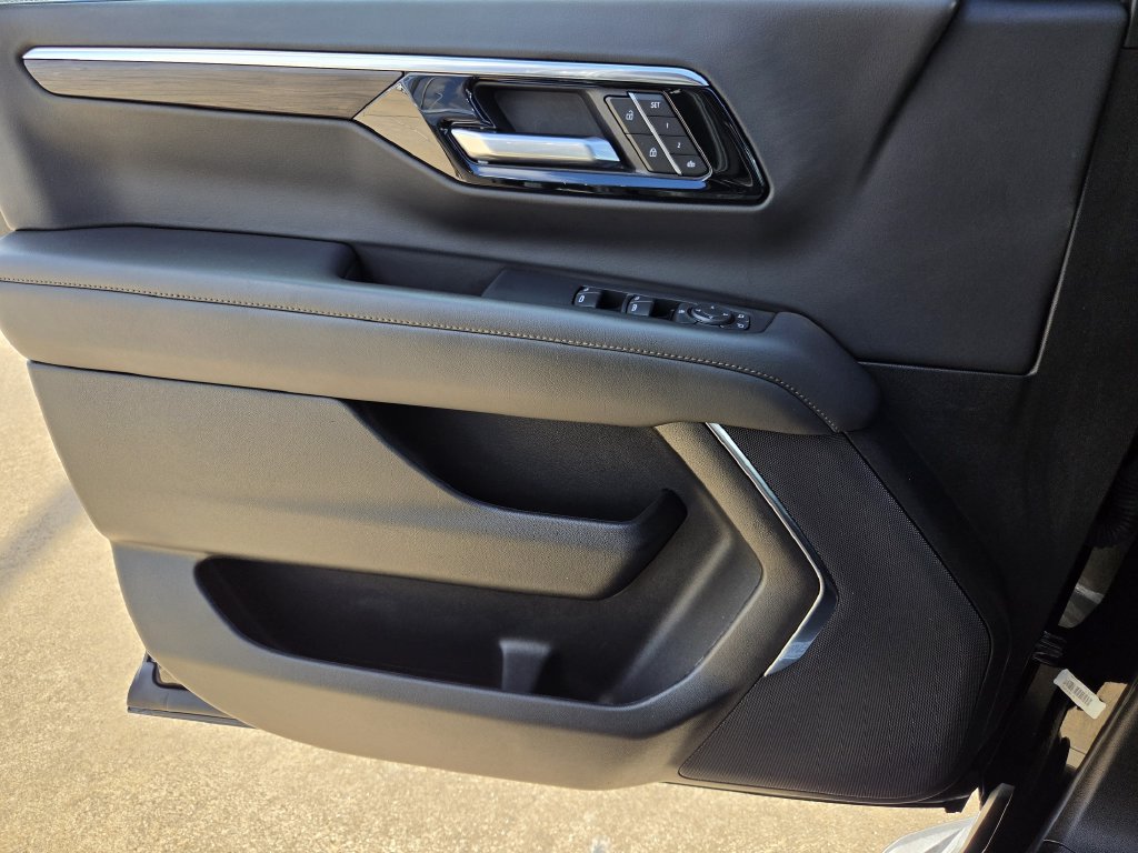Used 2025 Black Chevrolet LT image 25