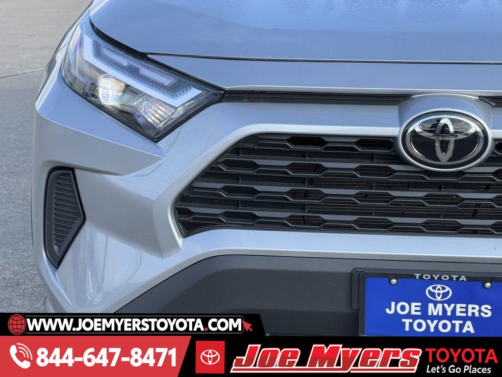 Used 2025 Silver Sky Metallic Toyota LE image 5