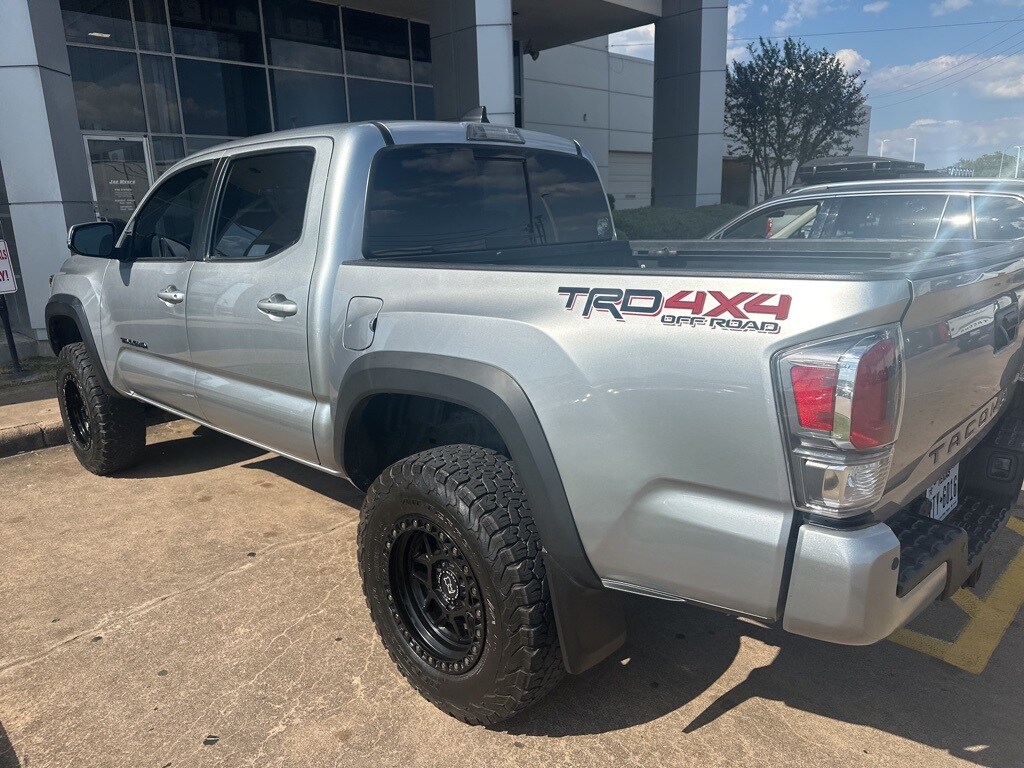 2023 Toyota Tacoma TRD Off-Road photo 2