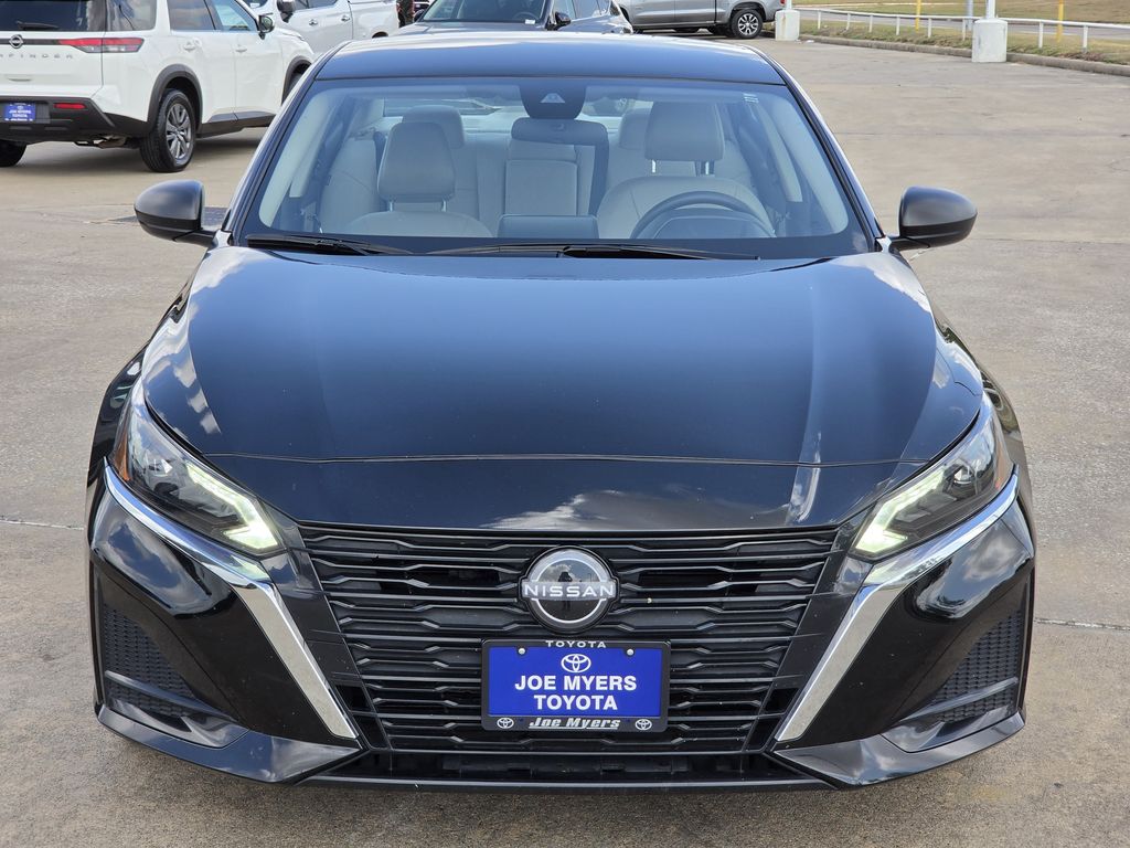 Used 2025 Super Black Clearcoat Nissan 2.5 SV image 3