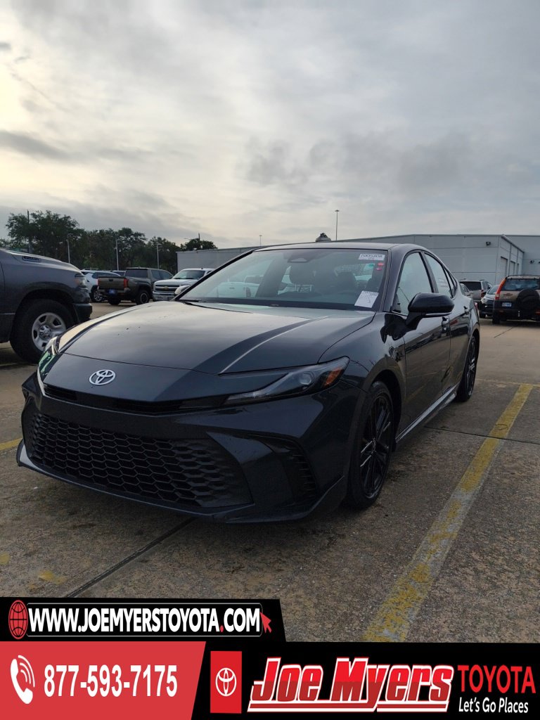 2026 Toyota Camry SE FWD