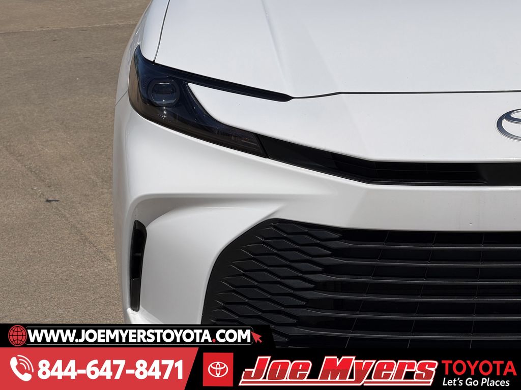 Used 2025 Ice Cap Toyota LE image 5