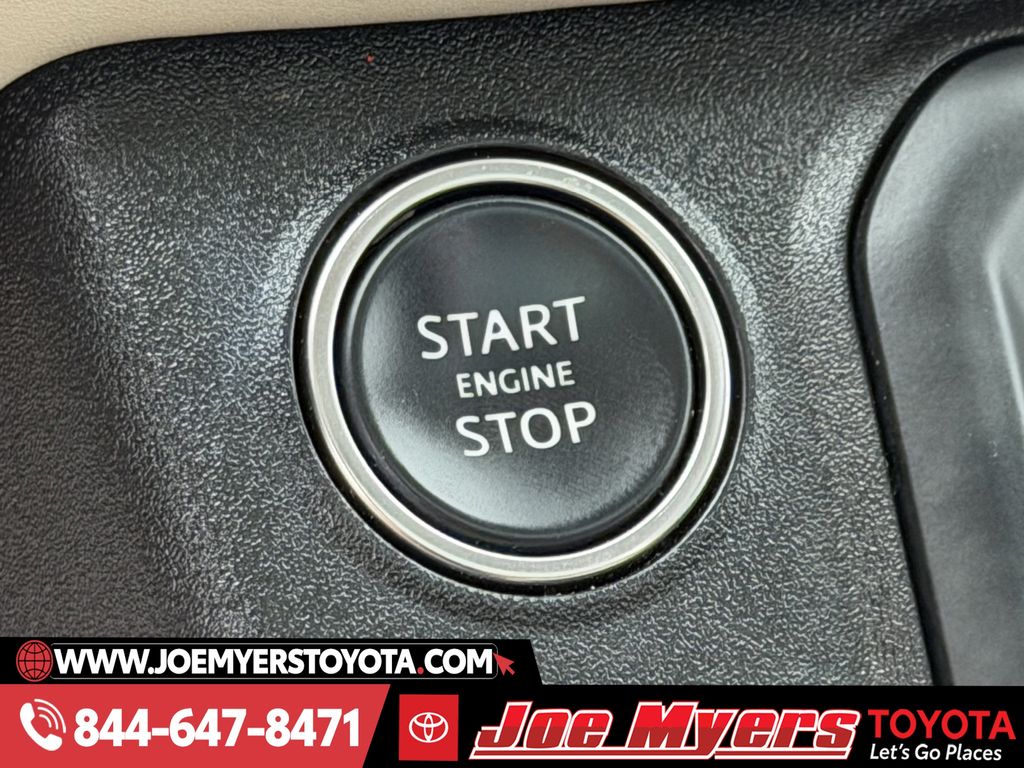 Used 2024 Fuji White Land Rover S image 21