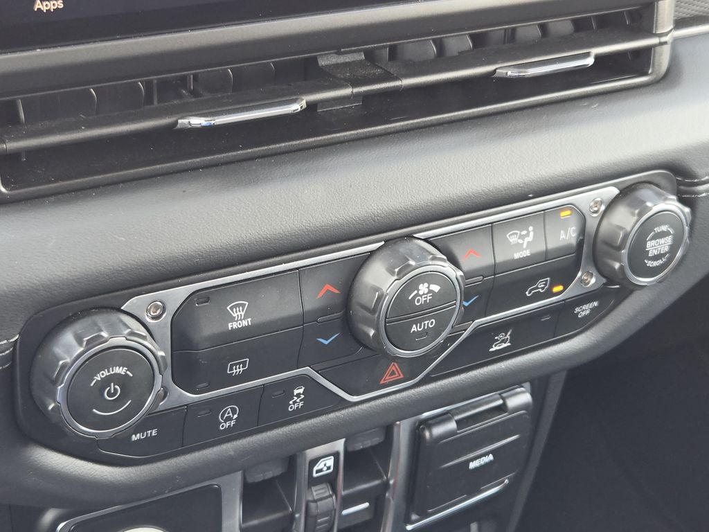 Used 2026 Black Clearcoat Jeep Rubicon image 19