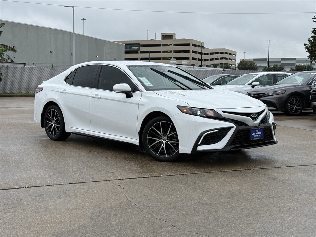2024 Toyota Camry SE photo 2