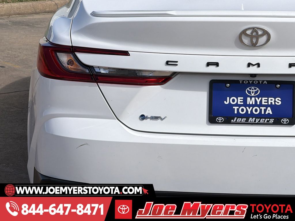 Used 2025 Ice Toyota SE image 10