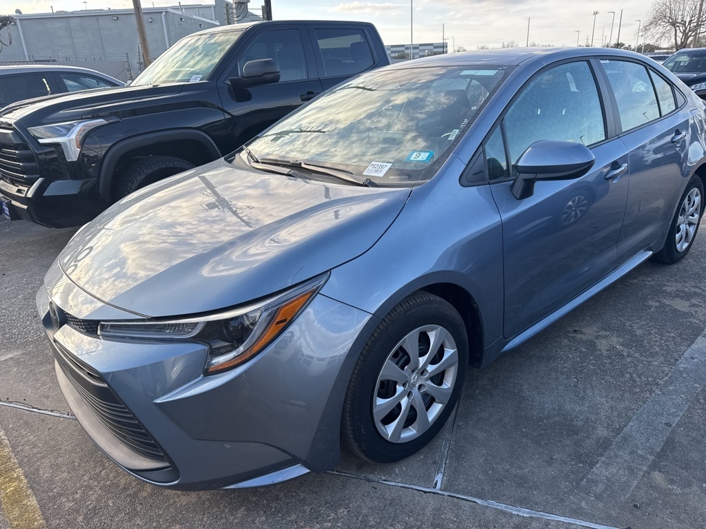 Used 2025 Toyota Corolla LE with VIN 5YFB4MDE4SP313135 for sale in Northfield, Minnesota