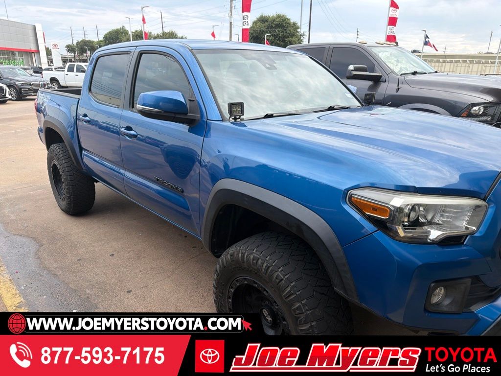 2018 Toyota Tacoma Azul (Blazing Blue) Camioneta Todo terreno 6 velocidades Automática