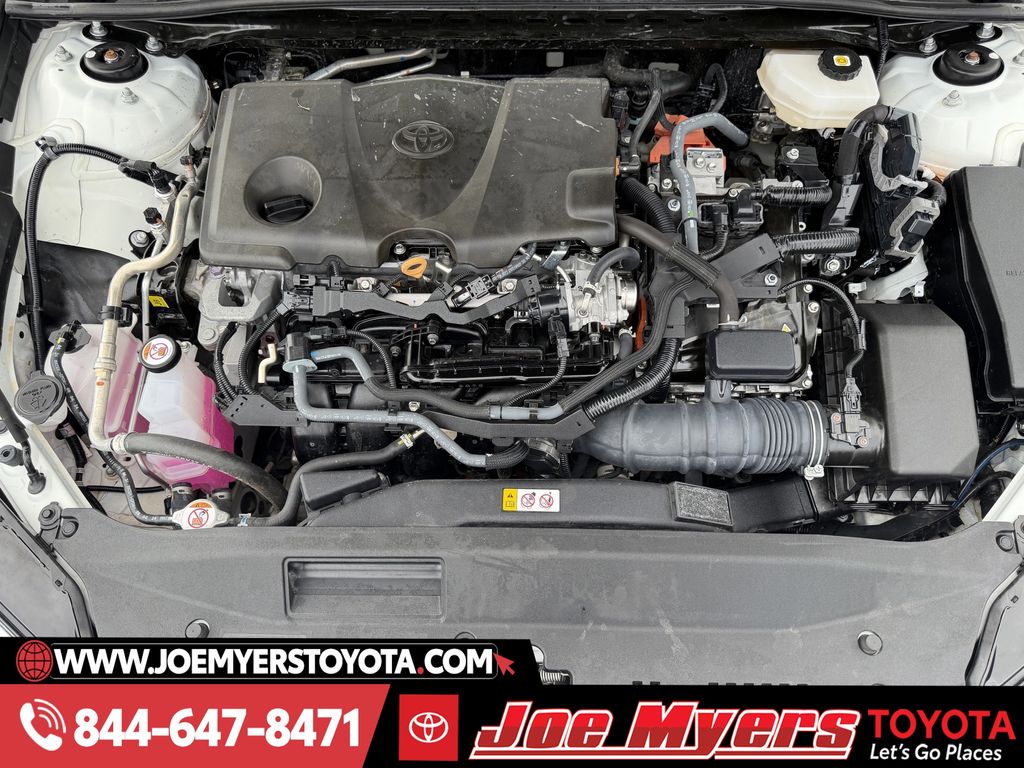 Used 2025 White Toyota LE image 30