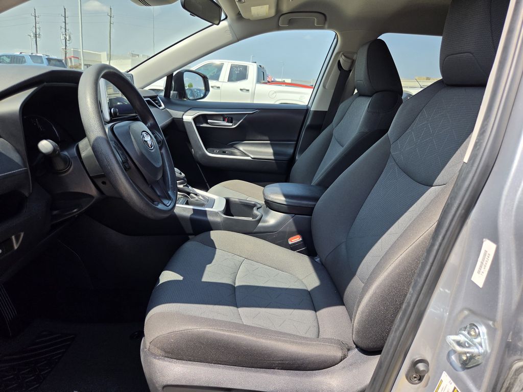 Used 2025 Silver Sky Metallic Toyota XLE image 27