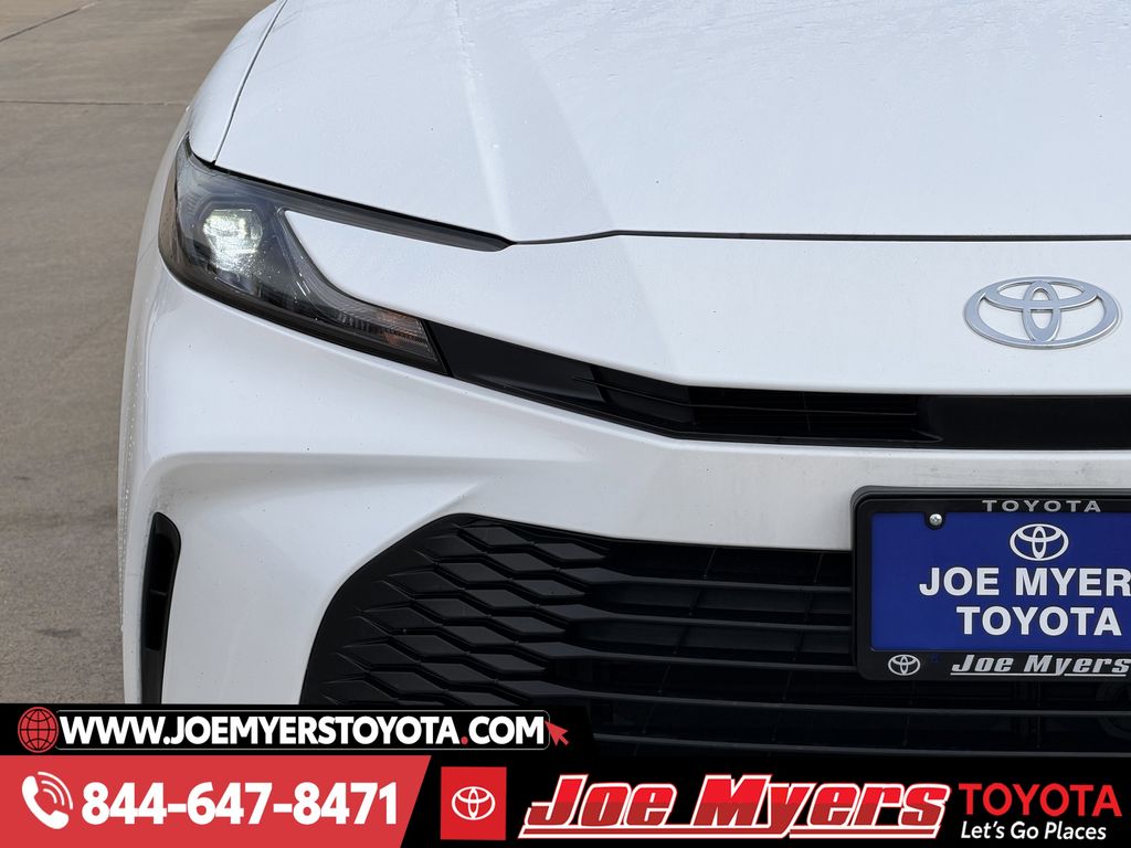Used 2025 Ice Cap Toyota LE image 5