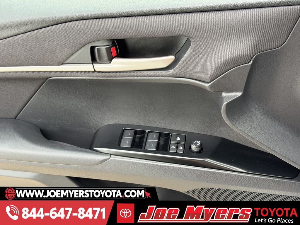 Used 2025 Ice Cap Toyota LE image 26