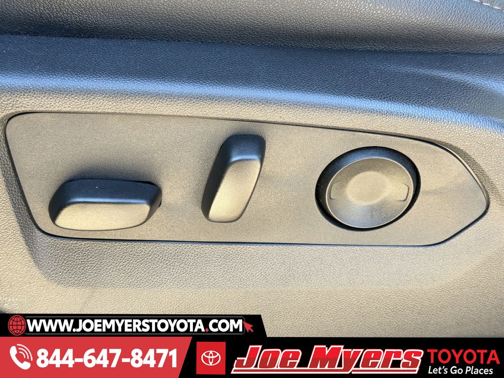 Used 2025 Black Chevrolet LT image 28