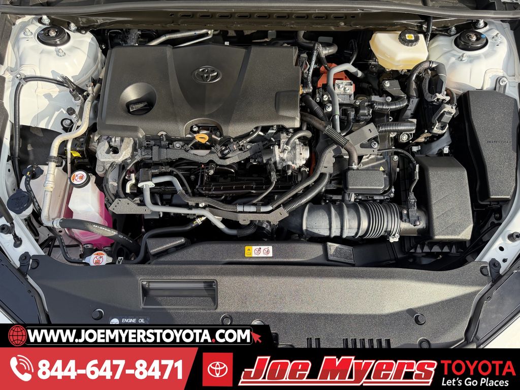 Used 2025 Ice Cap Toyota SE image 31