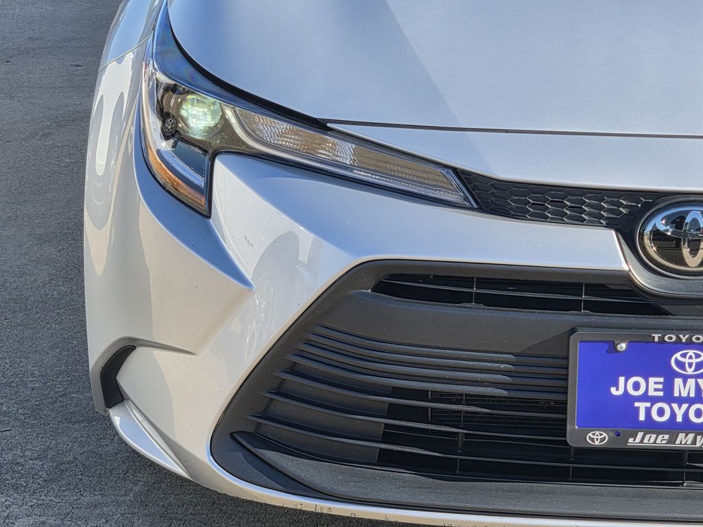 Used 2025 Classic Silver Metallic Toyota LE image 5