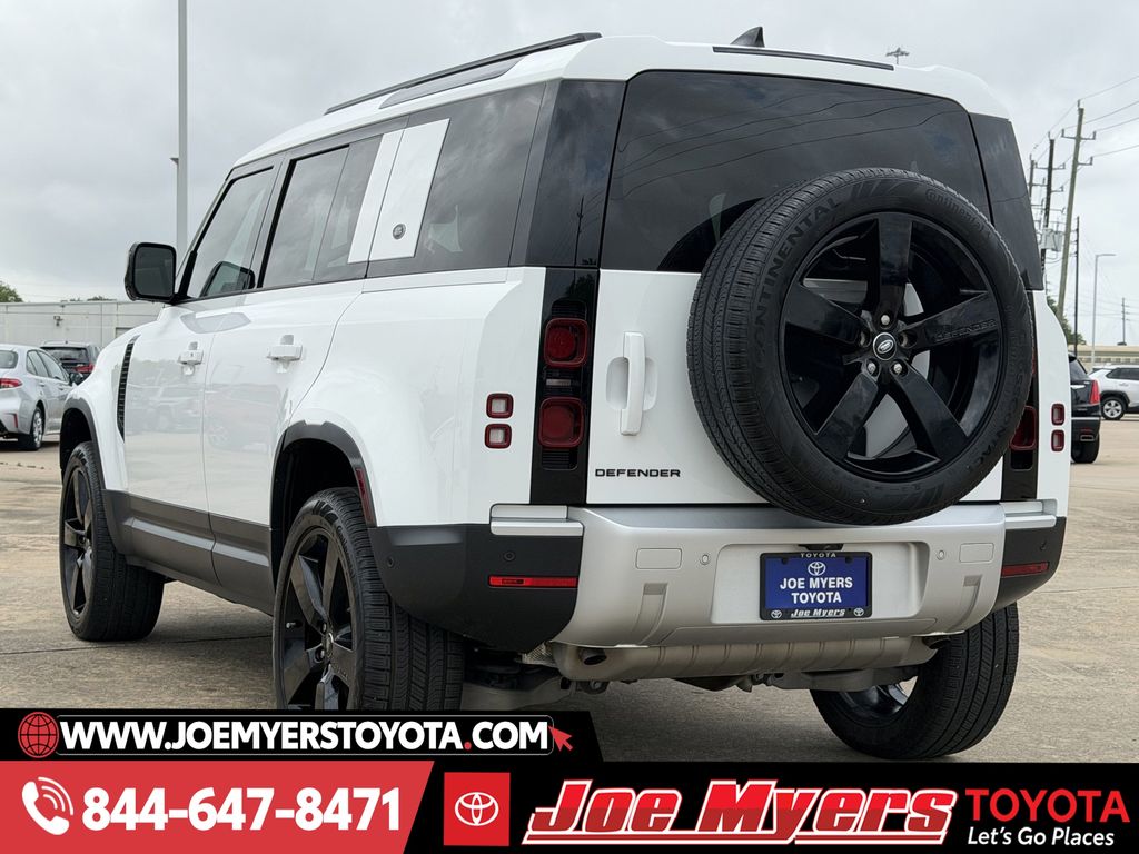 Used 2024 Fuji White Land Rover S image 7