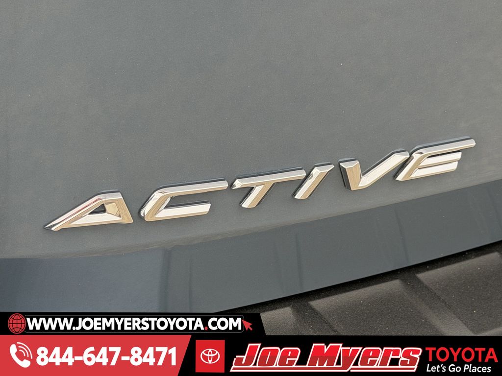 Used 2025 Vapor Blue Metallic Ford Active image 11