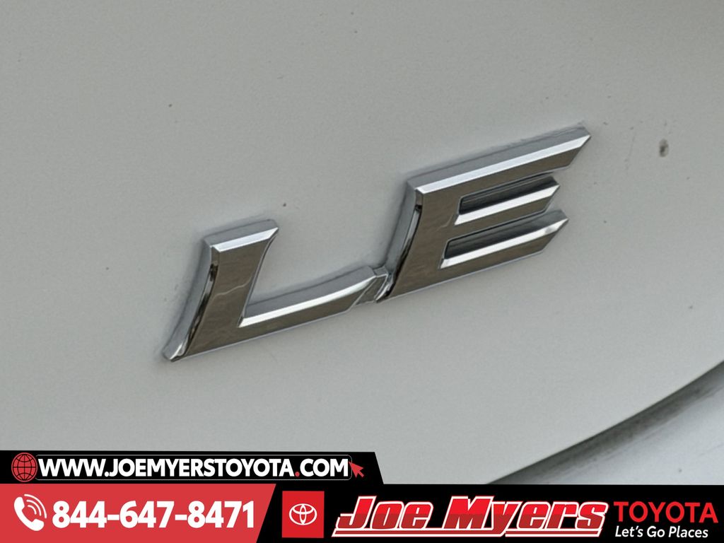Used 2025 Ice Cap Toyota LE image 11