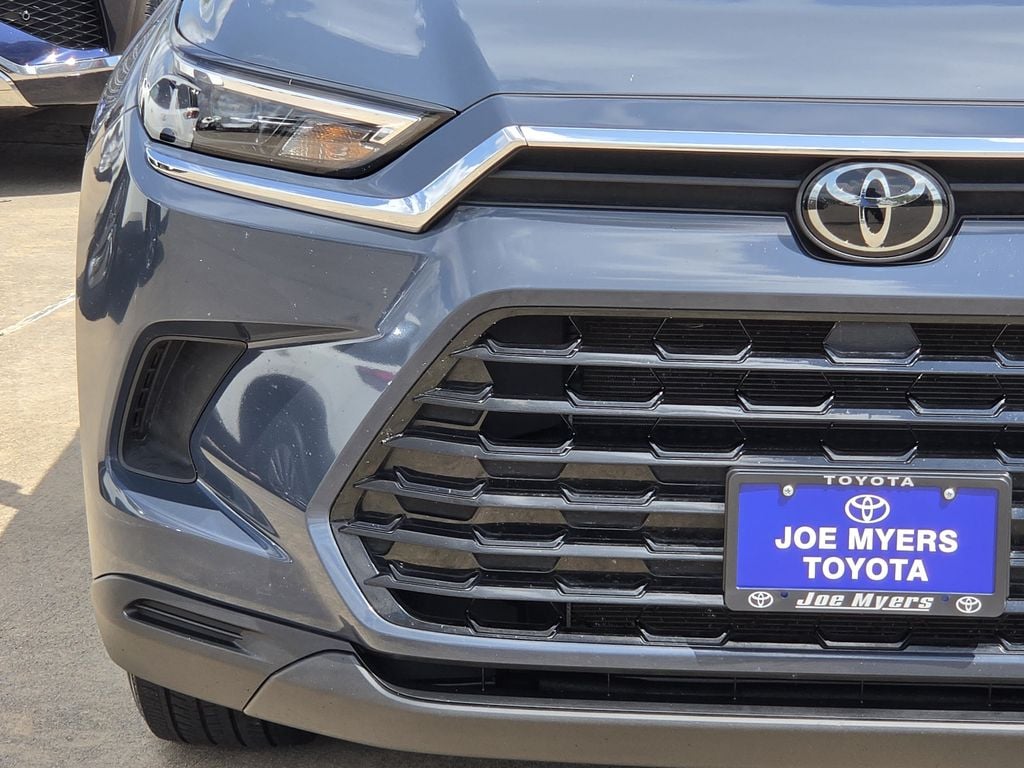 Used 2025 Cloud Toyota XLE image 5