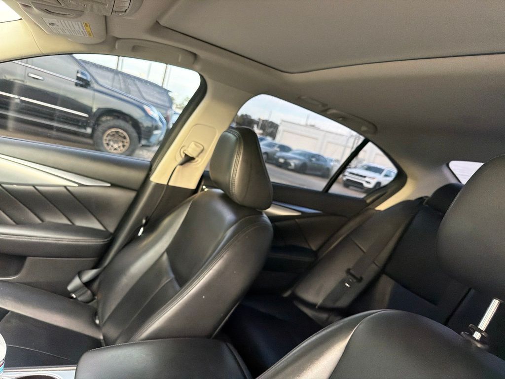 Used 2021 Pure White INFINITI 3.0t Luxe image 5