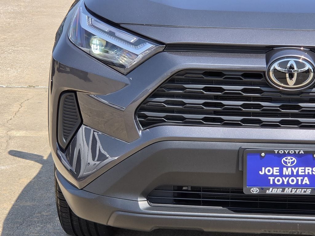 Used 2025 Magnetic Gray Metallic Toyota XLE image 5