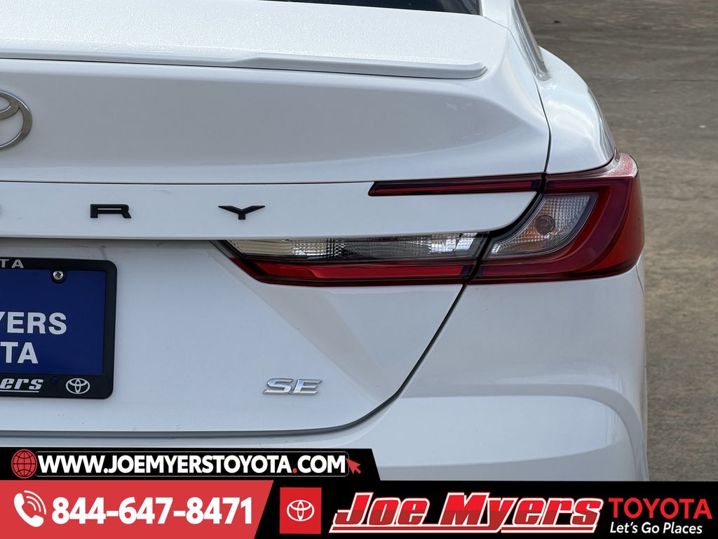 Used 2025 Ice Cap Toyota SE image 9