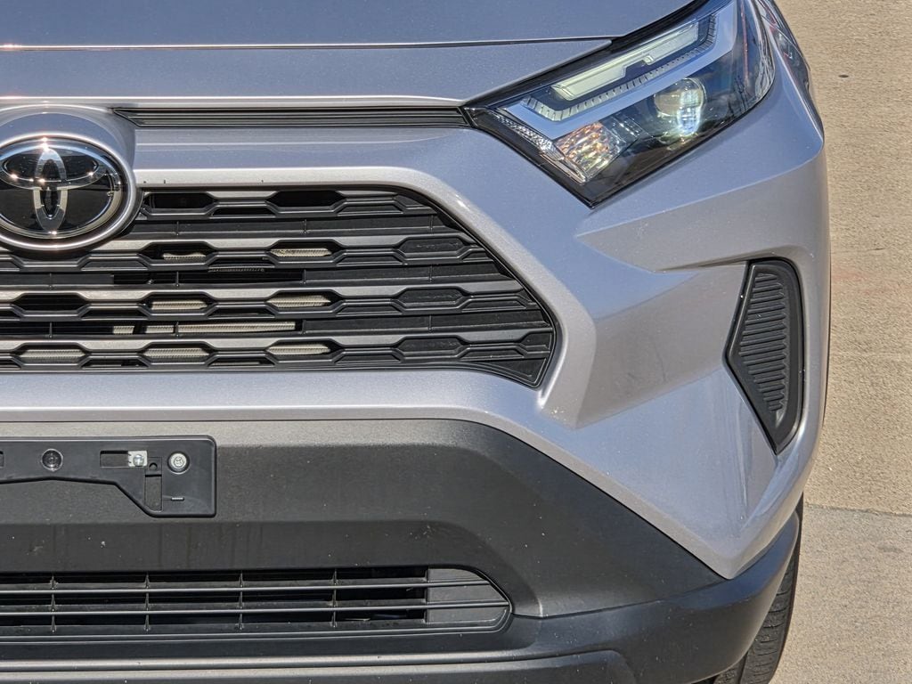 Used 2025 Silver Sky Metallic Toyota XLE image 4