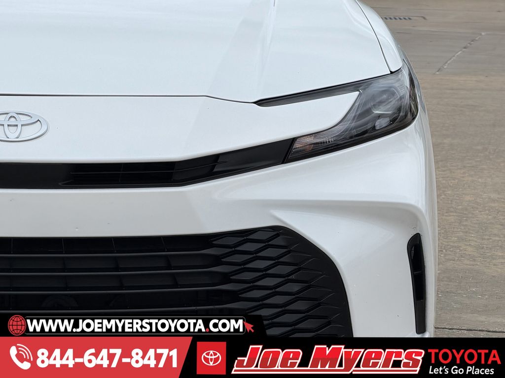 Used 2025 Ice Cap Toyota LE image 4